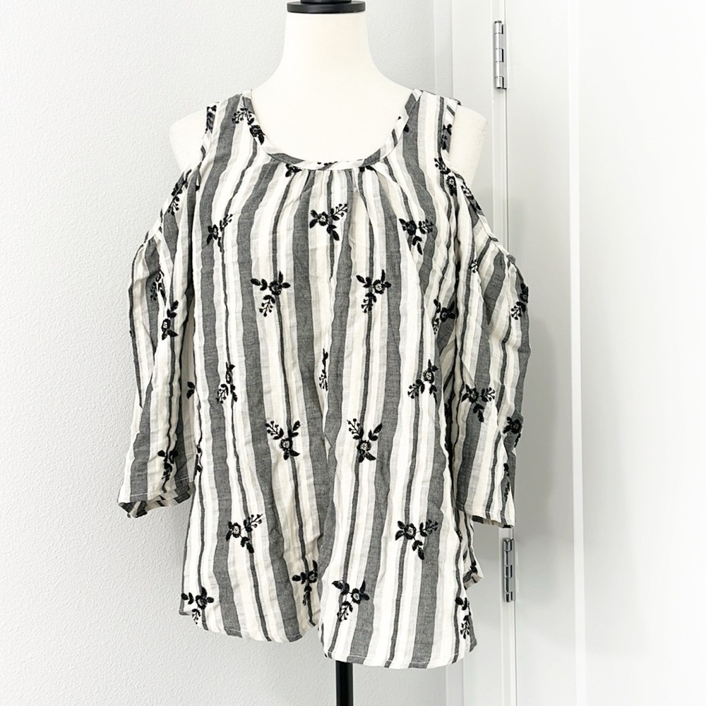 New Ivory Love Large Gray, Cream Stripe Floral Cold Shoulder Blouse Top